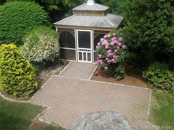 4th image of 46 Brookwood Ln