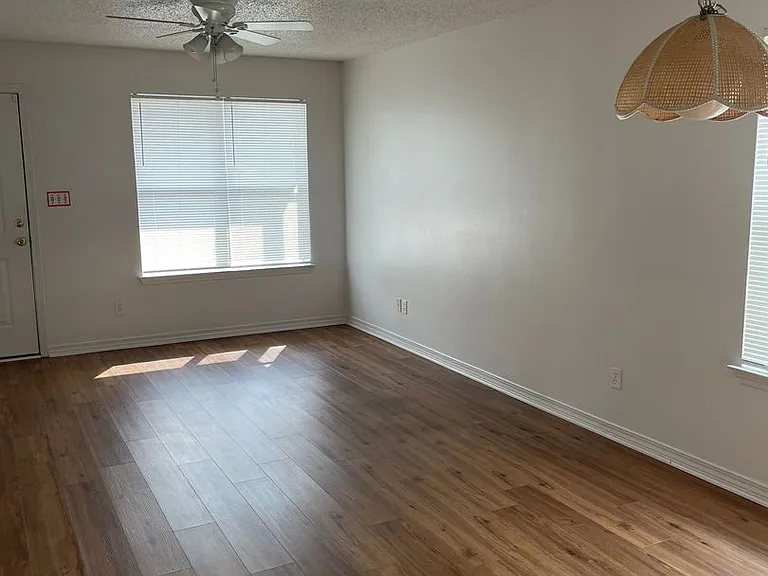 563 Florosa Ct — Photo 2