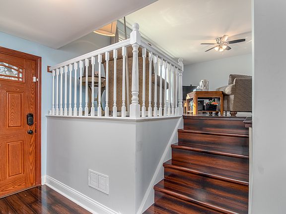 3rd image of 541 Nassau Ave