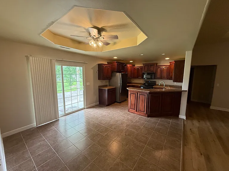 210 Brookstone Dr — Photo 4