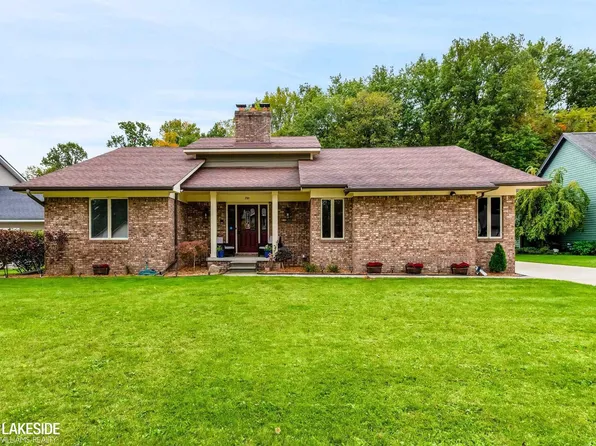 735 Victorian Woods Ct, Marysville, MI 48040