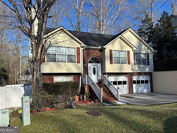2nd image of 875 Long Branch Cir