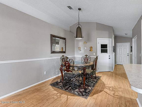 5th image of 211 Seahorse Cir SE