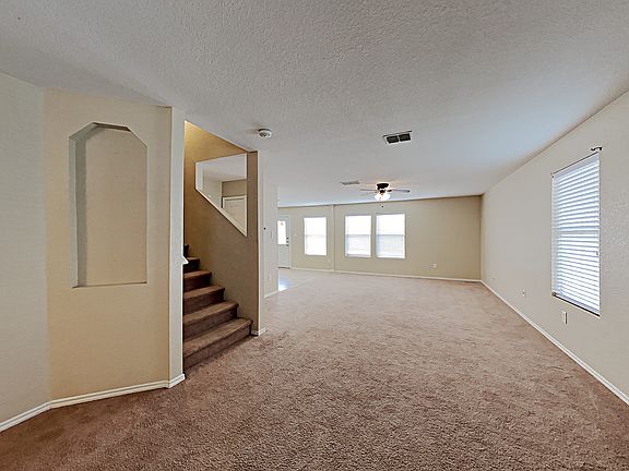 3rd image of 7943 Oakwood Pnes