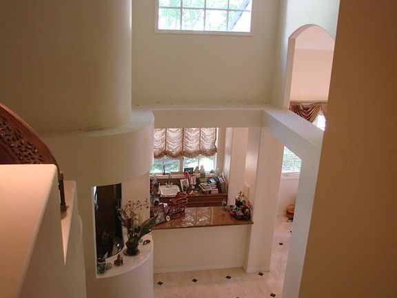2nd image of 10 Hillcrest Mdws
