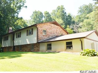 121 Canterbury Hill Ln, Hendersonville, NC 28792