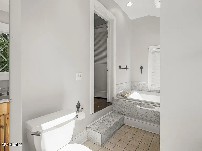 496 W Park Ave — Photo 19