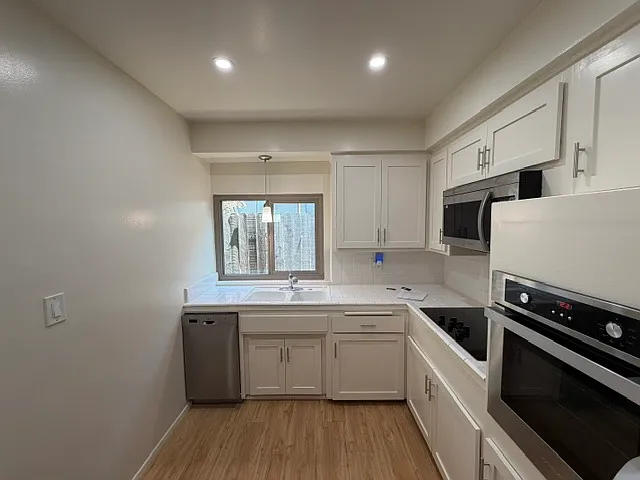 1740 Huntington Dr — Photo 4