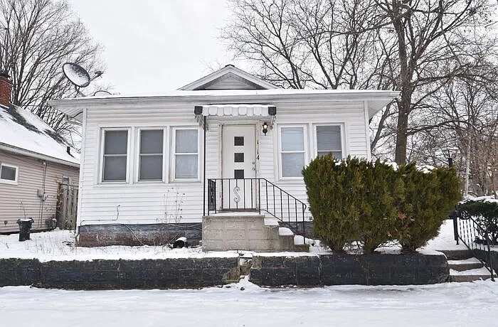3 bed, 1.0 bath, 1008 sqft, $119,500 — Photo 1