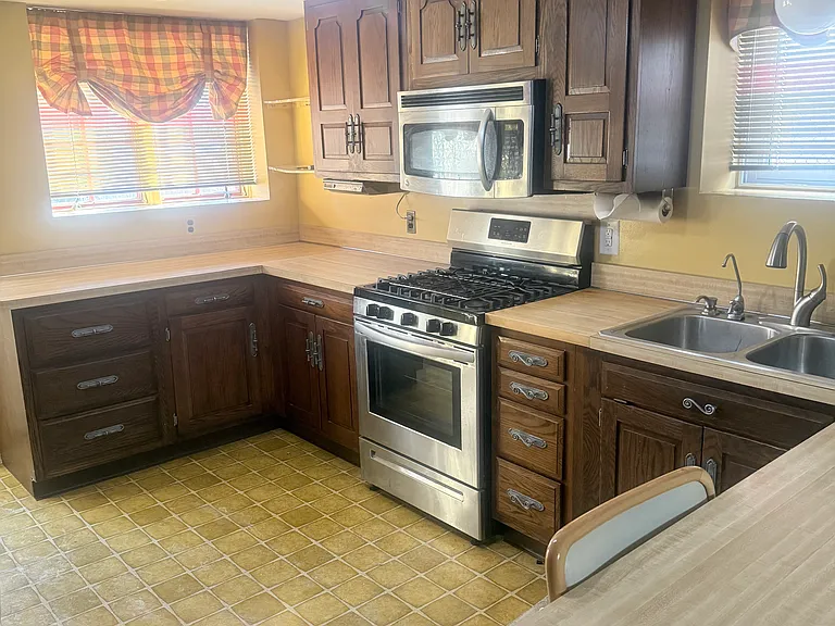 48 Elissa Ln #1 — Photo 16