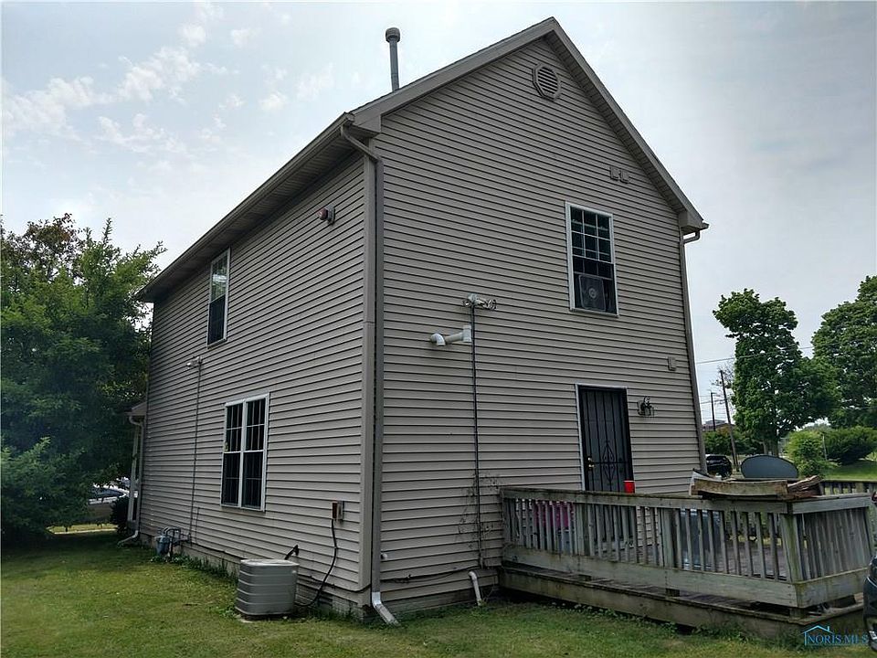 2nd image of 827 Peck St