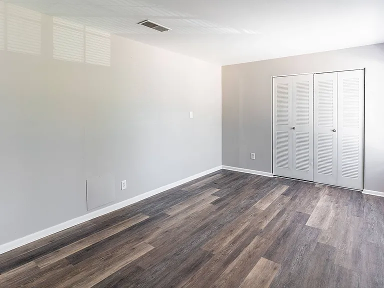 Pickwick Farms Apartments — Photo 19