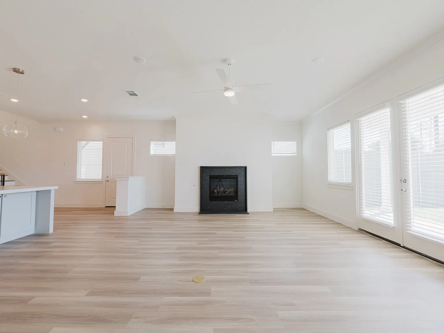 3 bed, 2.5 bath, 2234 sqft, $4,750 — Photo 4