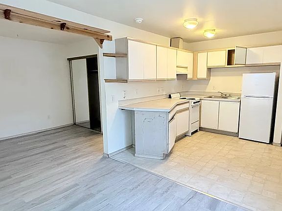 2nd image of 1401 E Sunset Dr Unit 3