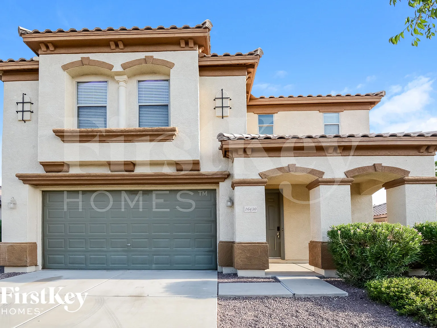 4 bed, 2.5 bath, 1980 sqft, $2,405 — Photo 1