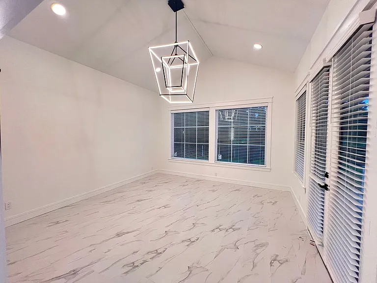 20156 Russell Dr — Photo 3