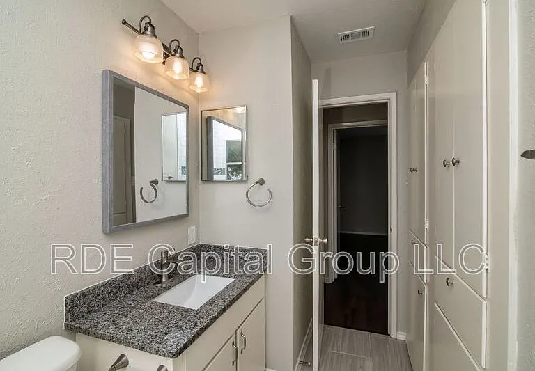 2726 Starcrest Ln — Photo 13