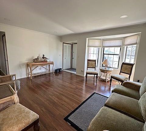 4th image of 301 Meadow Bridge Dr
