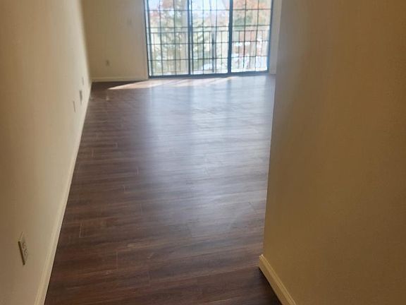 2nd image of 28 Sussex Pl #28