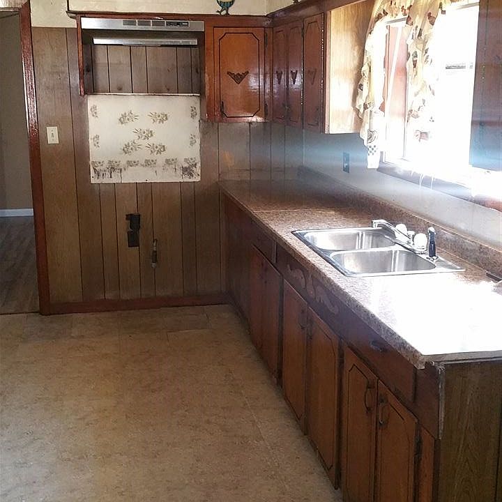 2nd image of 811 Old Highway 16
