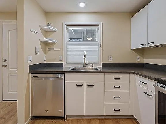 1439 NW Juniper St #6 — Photo 13