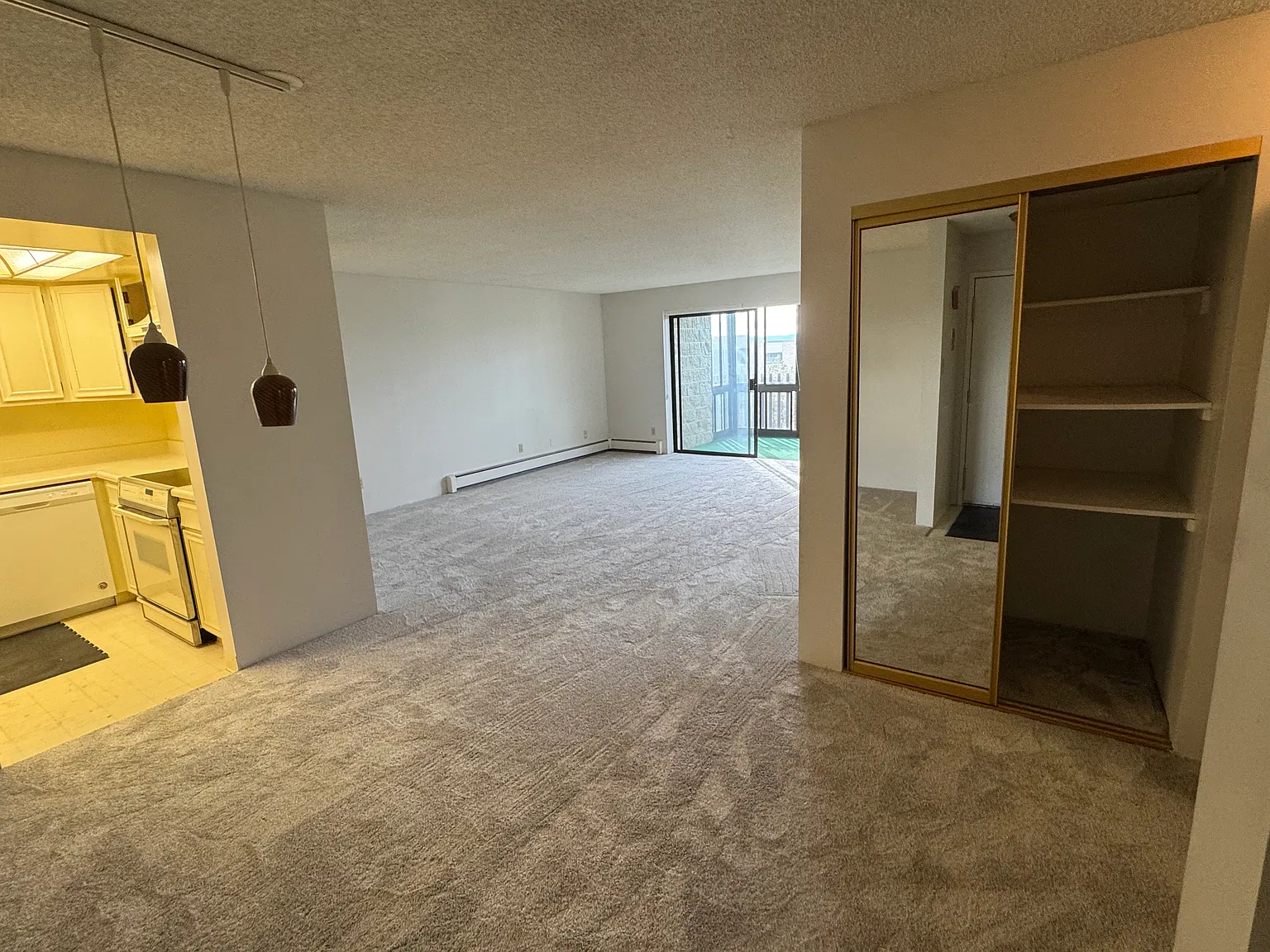 2 bed, 1200 sqft, $1,800 — Photo 4