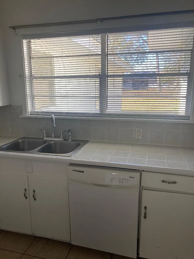 3 bed, 1388 sqft, $1,500 — Photo 2