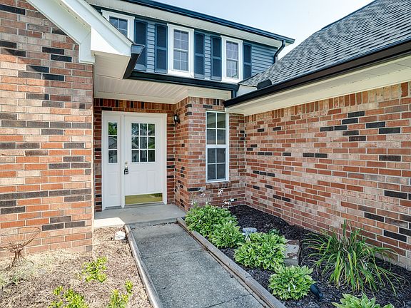 3rd image of 111 Northlake Dr