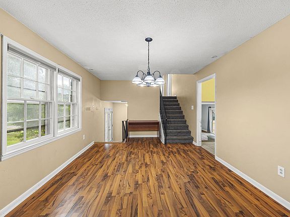 3rd image of 101 Hendrix Ct