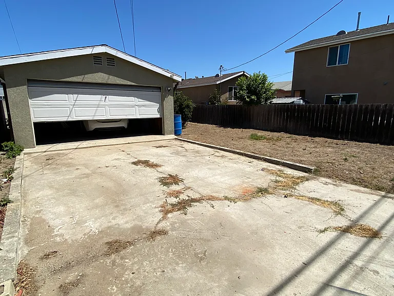 1030 E M St — Photo 40