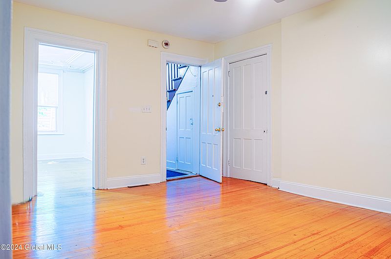 5th image of 25 Bleecker Place