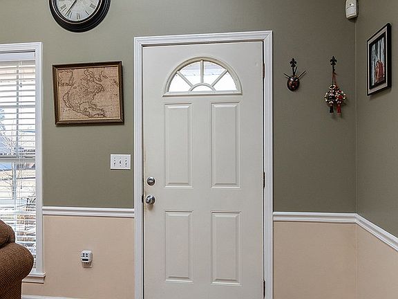 3rd image of 221 Eagles Nest Ln