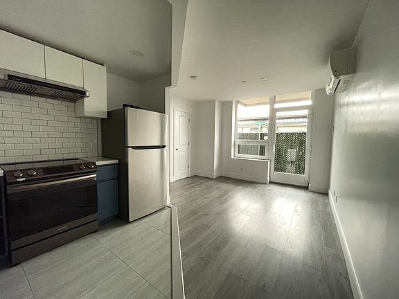 4th image of 1399 Myrtle Ave APT 3G