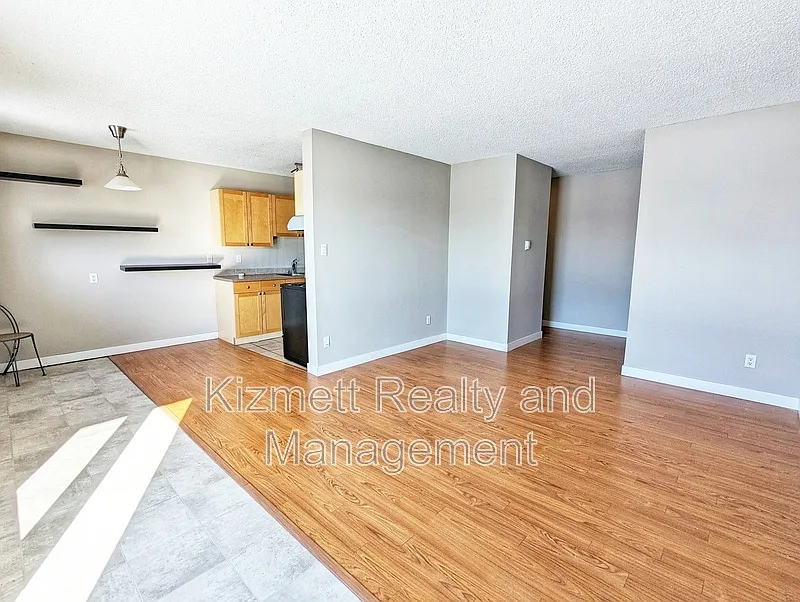 2 bed, 1.0 bath, 800 sqft, $1,650 — Photo 3