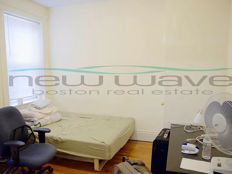 100 Queensberry St #6 — Photo 1