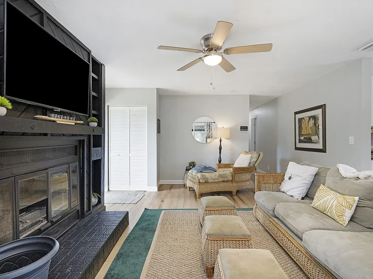 4705 Hollingsworth Ave — Photo 30