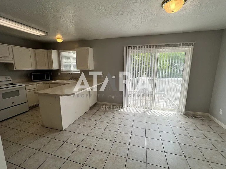 334 Childs Ave — Photo 11