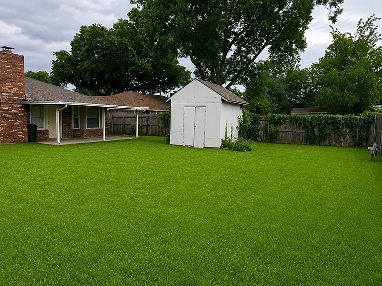 1421 Bryan Dr — Photo 27