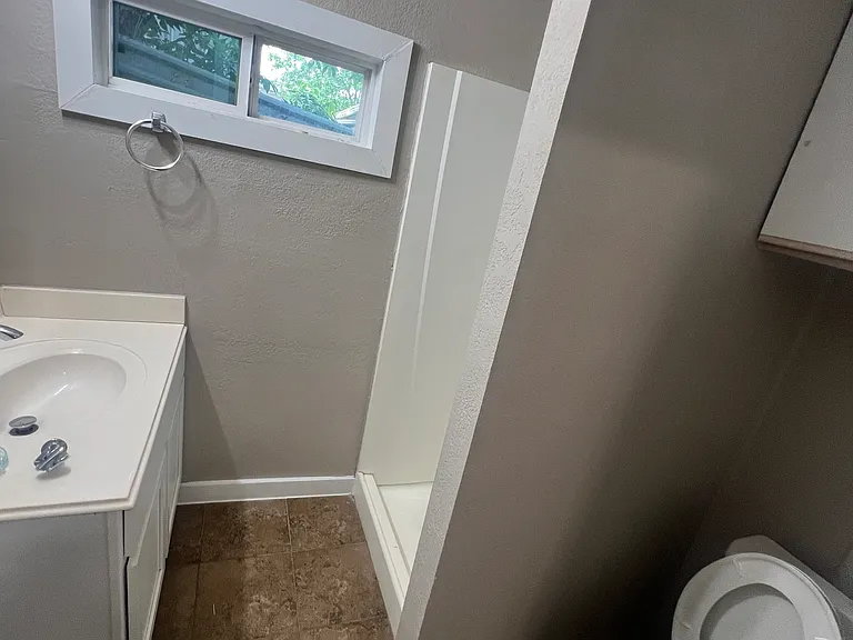430 Cincinnati Ave — Photo 9