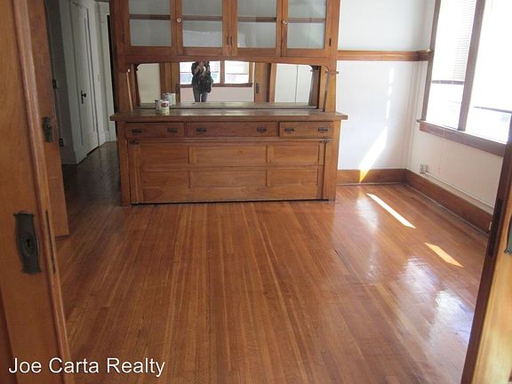 4th image of 302 Thorn St APT 2