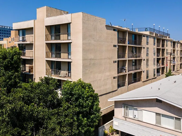 Parklane — Photo 13