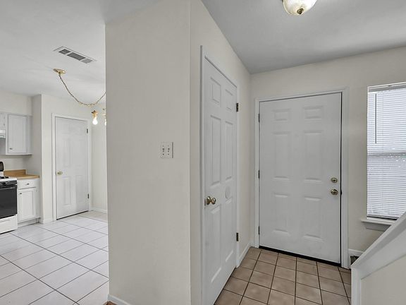 5th image of 26 Willowwood Cir