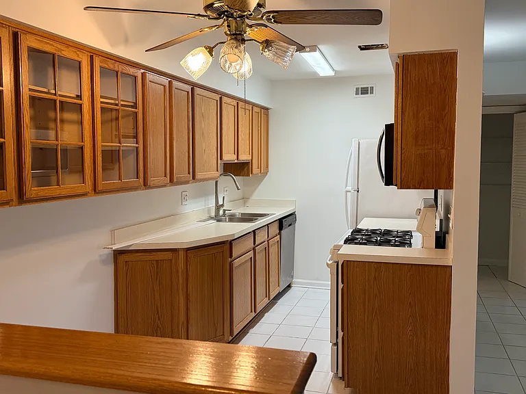 1509 N Windsor Dr #204 — Photo 11