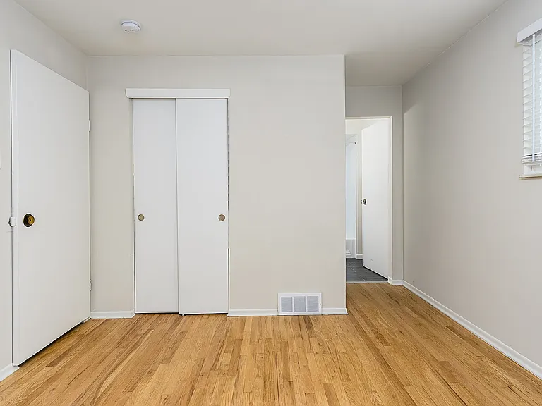 2000 Bellevue — Photo 10