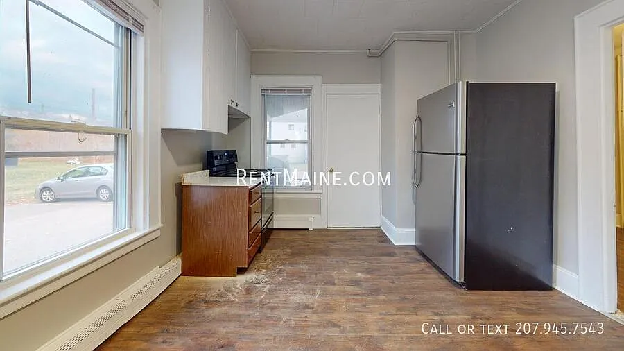 3 bed, 992 sqft, $1,625 — Photo 3