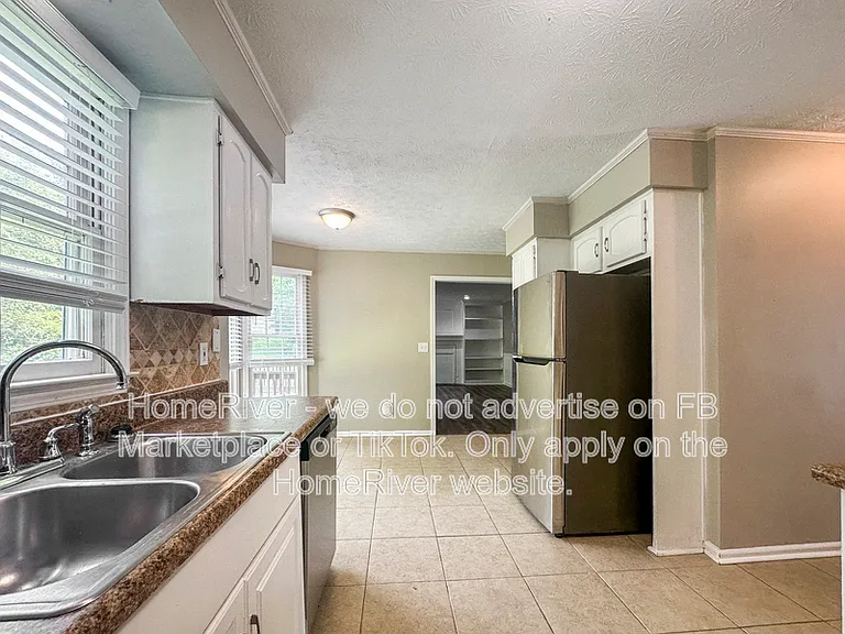 561 Chatham Trl — Photo 10