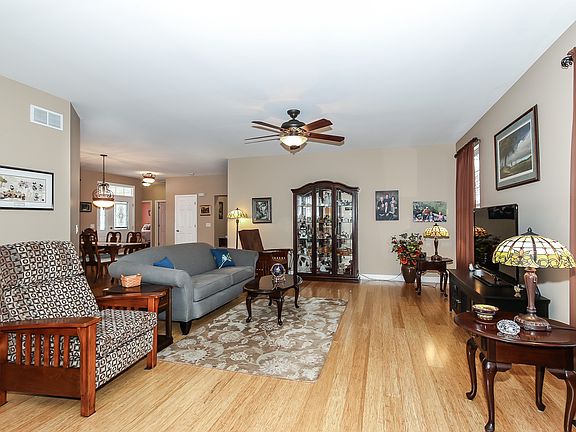 2nd image of 492 Oakhurst Ln