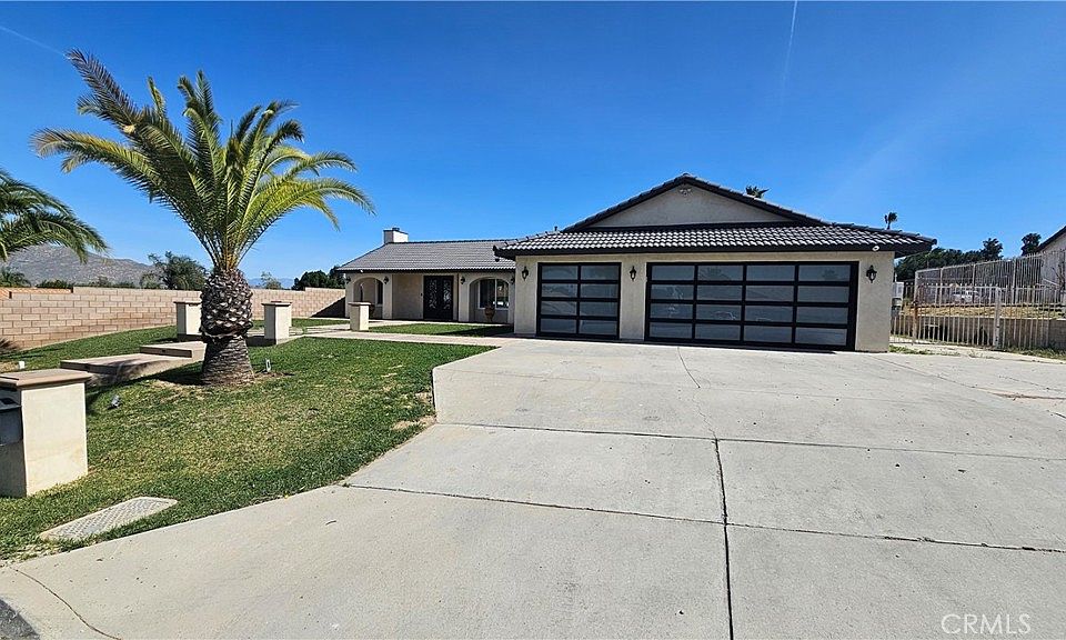 1st image of 14230 Avenida Munoz