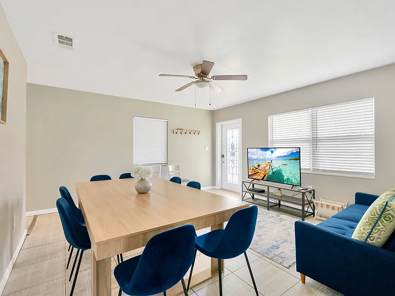7476 Cass Cir — Photo 15