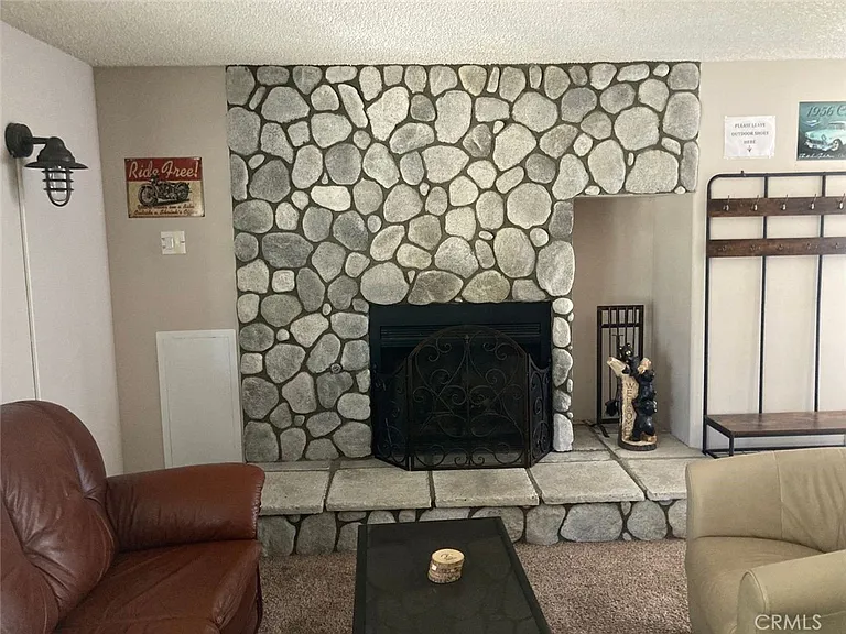 1050 Carousel Rd — Photo 22